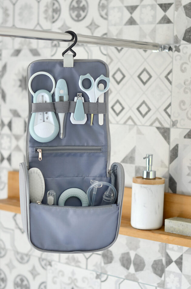 Hanging Toiletry Pouch With 9 Accessories - Image 2