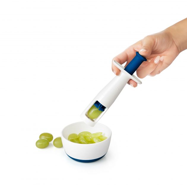 OXO TOT GRAPE CUTTER - NAVY - Image 5