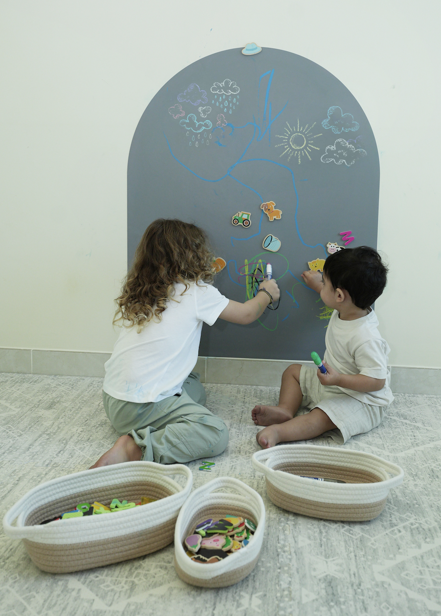 MINI MINDS - Magic Wall Decal with set of magnets - Image 8